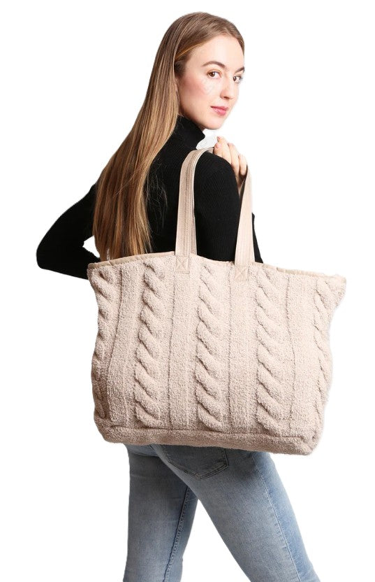 BRAIDED CABLE KNIT POCKETBOOK