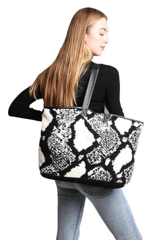 PATTERNED FALL POCKETBOOK